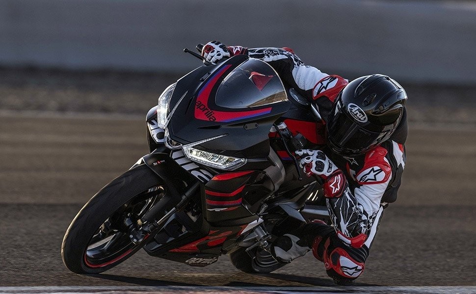 Νέα"Η Aprilia RS 457: Ένας νέος ασυναγώνιστος κόσμος σπορ μοτοσυκλετών"
