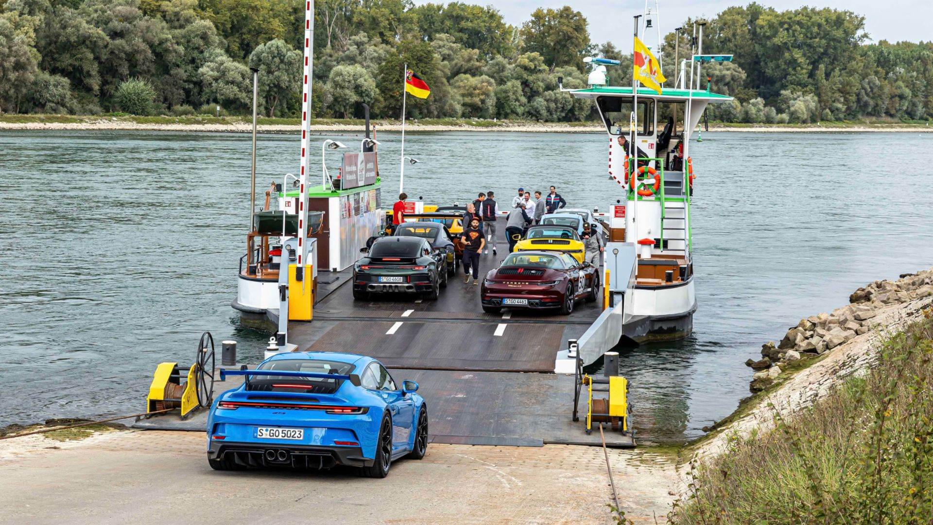 Νέες έκδοσεις της Porsche 911: Εξερευνώντας την επικηρυγμένη κληρονομιά του σπορ αυτοκινήτου
