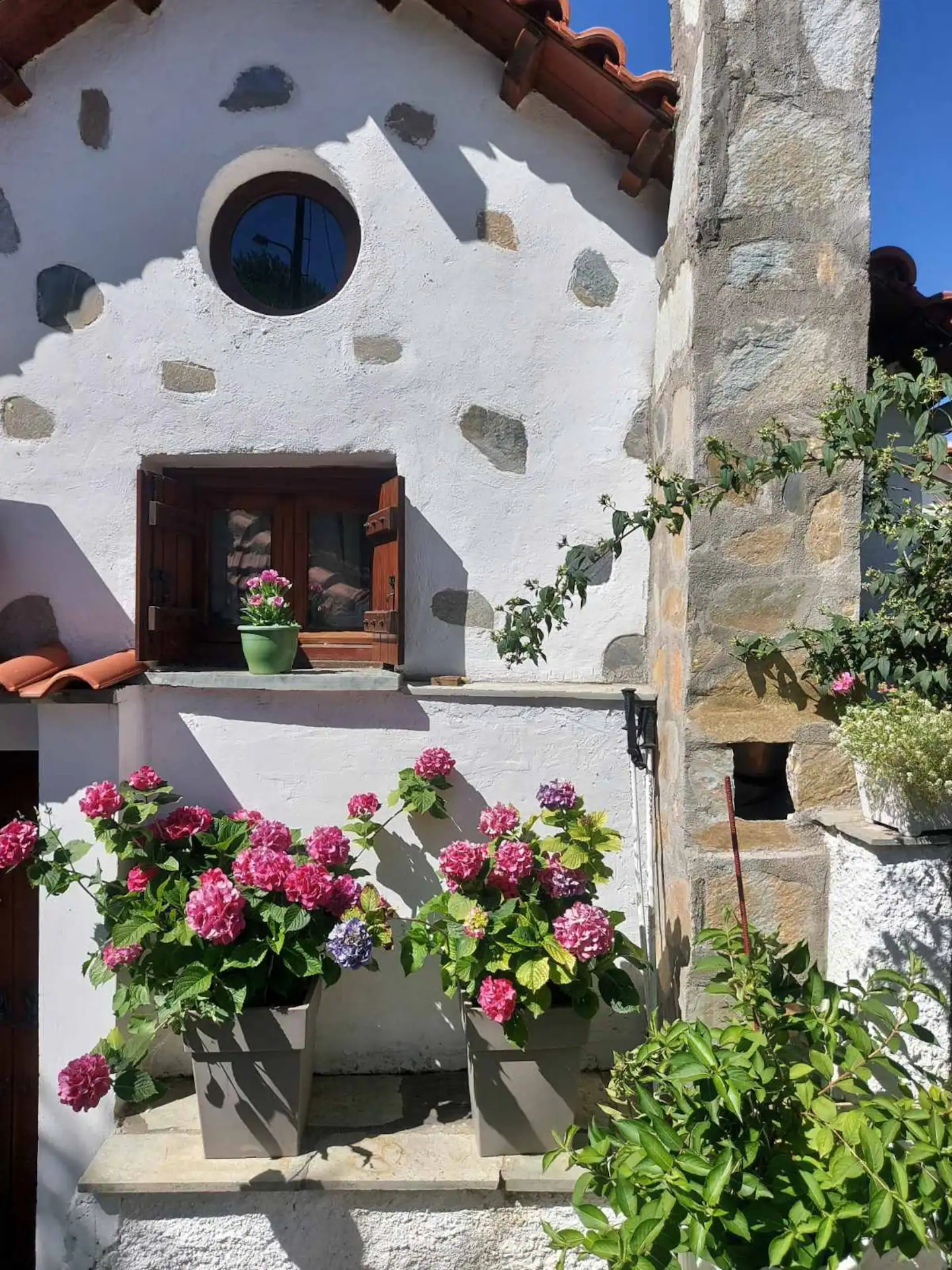 Τα 7 καλύτερα Airbnb για μια αξέχαστη Πασχαλινή απόδραση στην Ελλάδα
