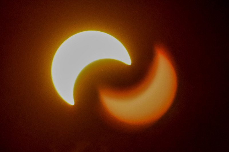Εντυπωσιακές εικόνες και βίντεο από την ολική έκλειψη Ηλίου - Το μεγαλείο του φαινομένου για άλλη μια φορά
