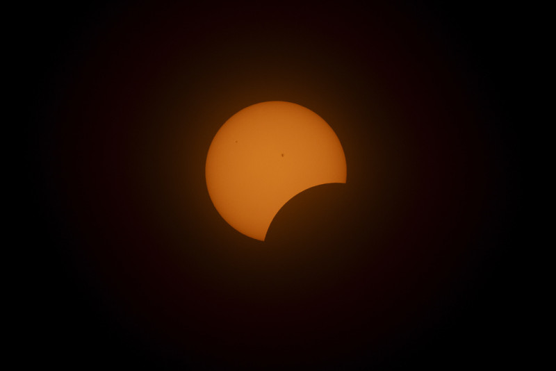 Εντυπωσιακές εικόνες και βίντεο από την ολική έκλειψη Ηλίου - Το μεγαλείο του φαινομένου για άλλη μια φορά

